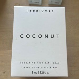 Herbivore - Coconut hydrating milk bath soak